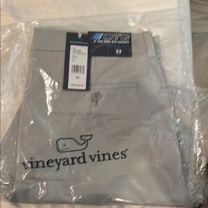 New in package men's grey vineyard vines on the go pants. 33